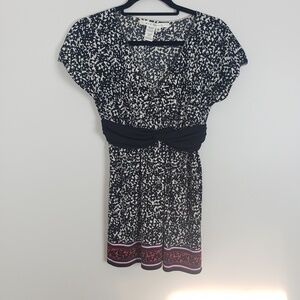 Max Studio black top with cinched at waist A25